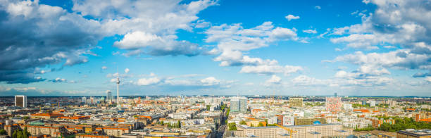 берлинская воздушная панорама над центральными достопримечательностями города и крышами германии - berlin cathedral berlin germany museum island sunlight стоковые фото и изображения