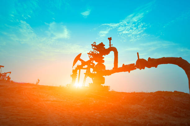 istock The pipe and valve oil fields 987953110