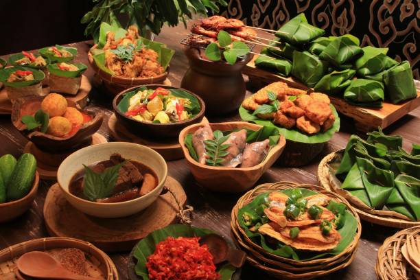 istock Nasi Jamblang, Traditional Rice Dish with Variety of Side Dishes from Cirebon, West Java 987953148