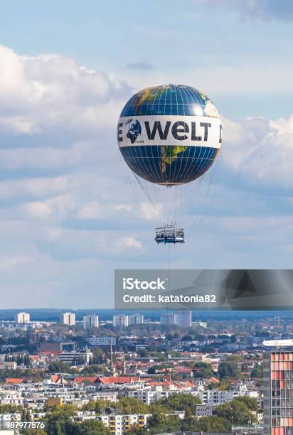 Paine Gillic Dapper bevestig alstublieft Heliumballon Weltballon In Den Himmel Über Berlin Deutschland Stockfoto und  mehr Bilder von Aussicht genießen - iStock