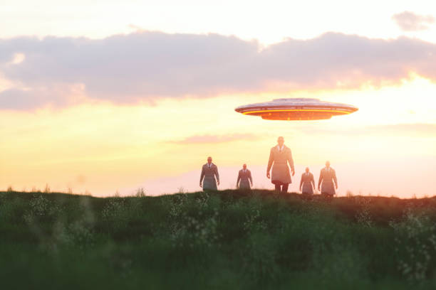 invasione aliena al tramonto - alien invasion foto e immagini stock