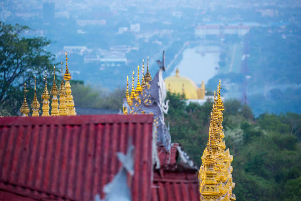 istock Myanmar: Su Taung Pyae Pagoda 987998308