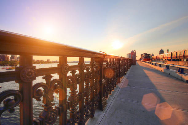 boston longfellow bridge at sunset - boston charles river skyline massachusetts imagens e fotografias de stock