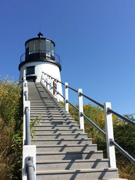 маяк совы глава me право центра - owls head lighthouse стоковые фото и изображения