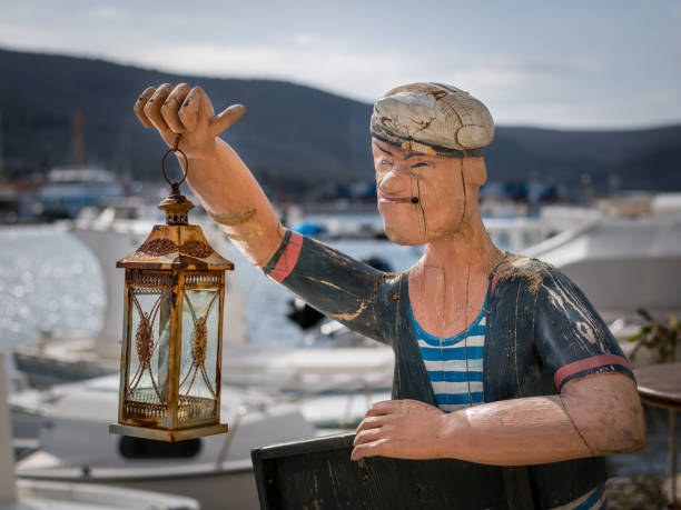 Statue of a sailor holding a lamp