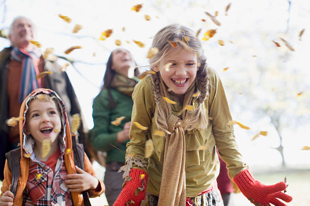 famille rire en plein air - smiling little girls little boys autumn photos et images de collection