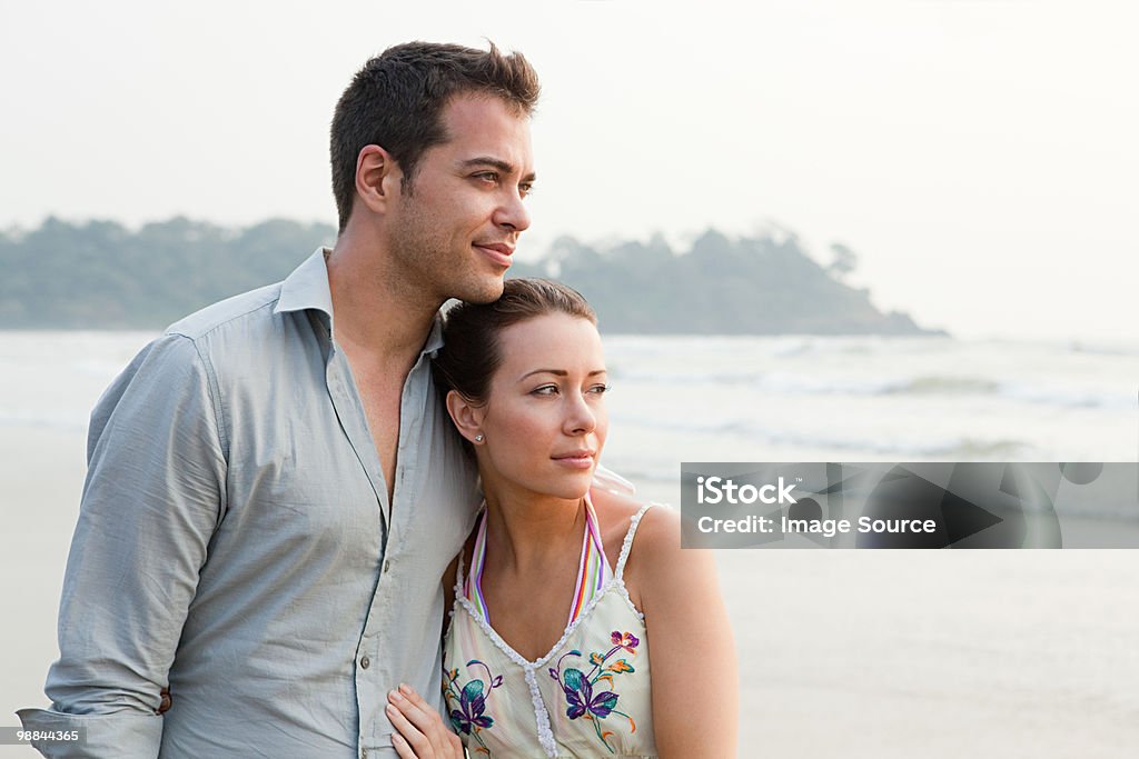 Pareja en el mar - Foto de stock de Camisa libre de derechos