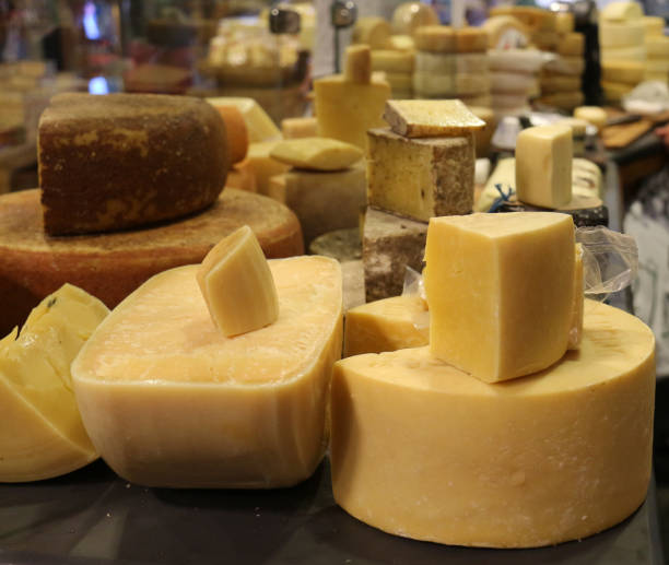 сырная фабрика, минас-герайс, бразилия - farmers cheese стоковые фото и изображения