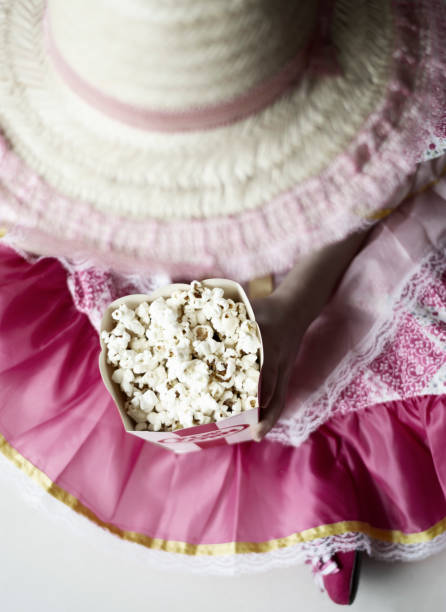 Empty plate wtth sweet popcorn on pink background.