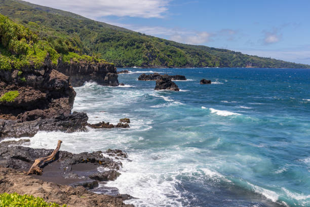 istock Scenic Maui Coastline Near Hana 988545678