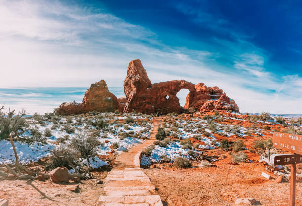 turret arch im arches-nationalpark, utah. - moab stock-fotos und bilder