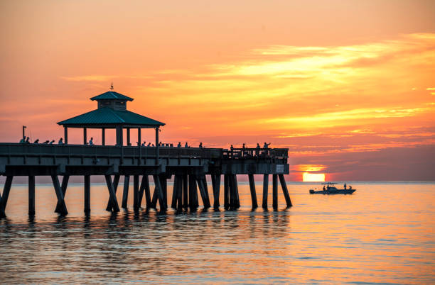 istock Deerfield Beach Florida Pier at Sunsrise 988634512