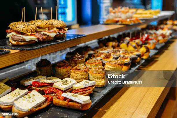 Spanische Tapas Genannt Pintxos Des Baskenlandes Stockfoto und mehr Bilder von Pincho - Pincho, San Sebastián - Spanien, Spanien