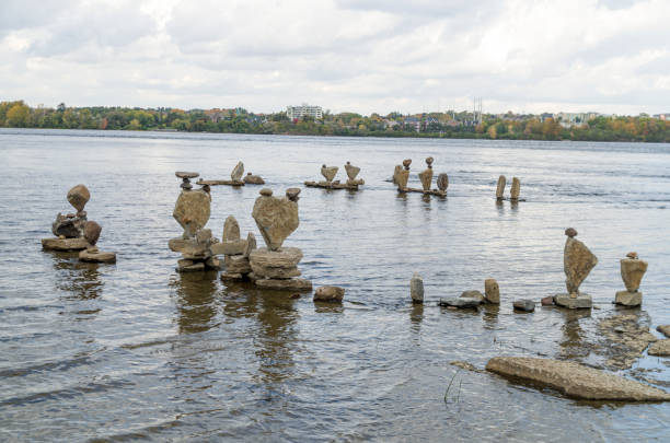 istock 2017 Inukshuks at Remics Rapids 39 988648898