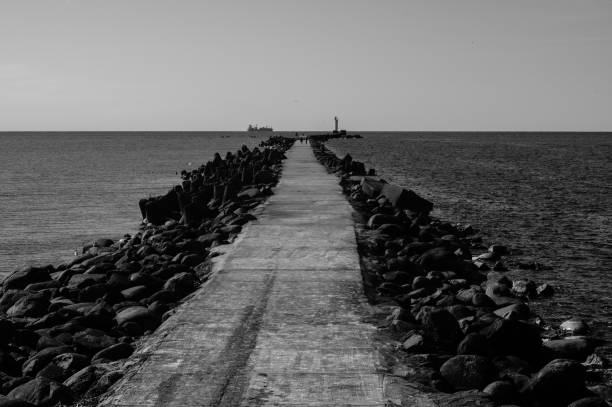 istock Mole on the Baltic Sea coast 988649298