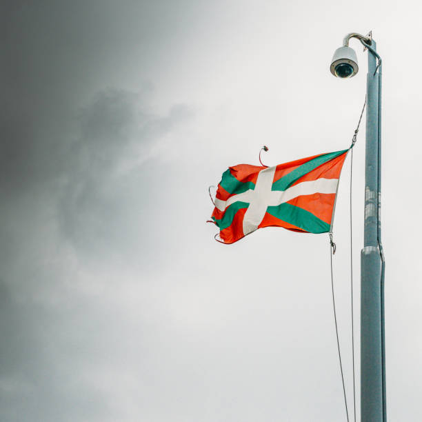 flaga kraju baskijskiego - jeden z regionów hiszpanii - espaa zdjęcia i obrazy z banku zdjęć