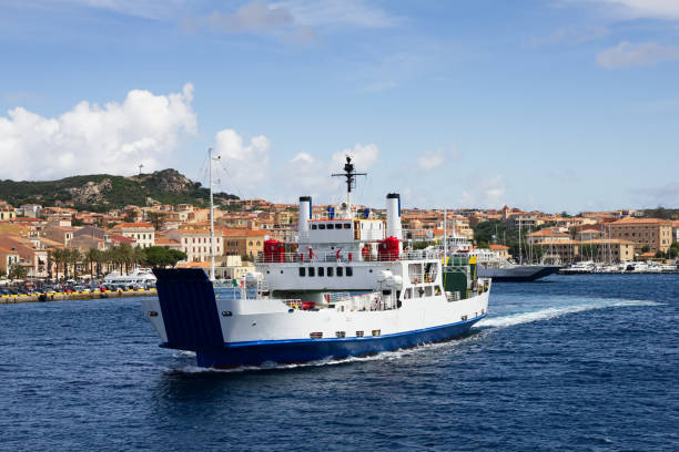 La Maddanela island, sea transport