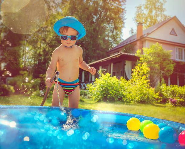 little boy in swimming pool - swimming child swimwear little boys imagens e fotografias de stock