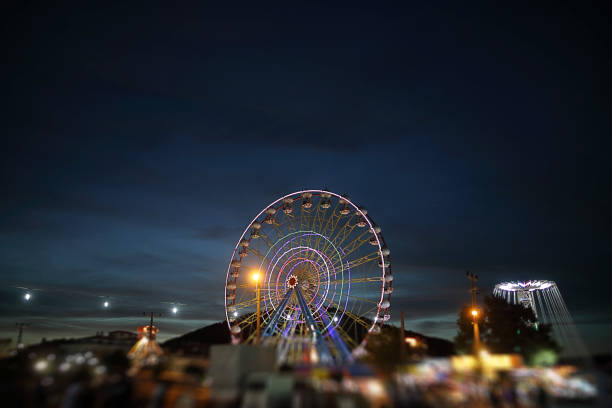 ferris wheel por la noche - palm desert fotografías e imágenes de stock