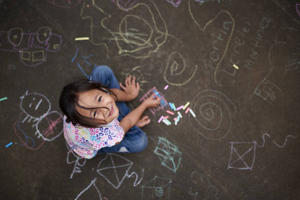 asian small girl with chalk - child chalking imagens e fotografias de stock