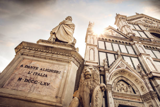 フィレンツェ - イタリアの美しい建築様式のサンタ ・ クローチェ聖堂 - piazza di santa croce ストックフォトと画像