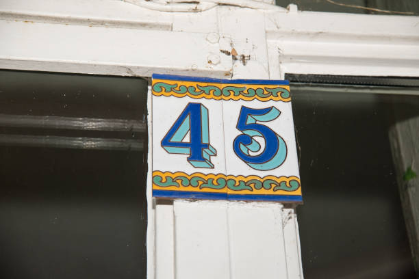 istock house number forty five 989172626