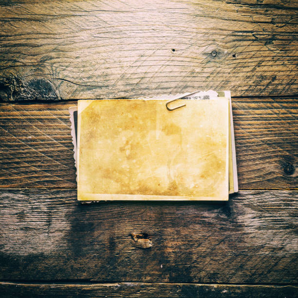 istock Vintage blank photo 989250650