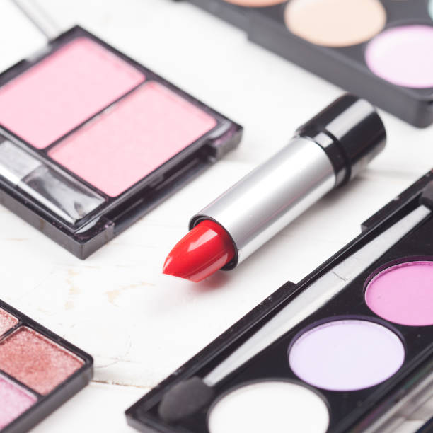 istock Fashion cosmetic set 989251838