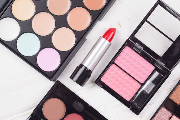 istock Fashion cosmetic set 989275812