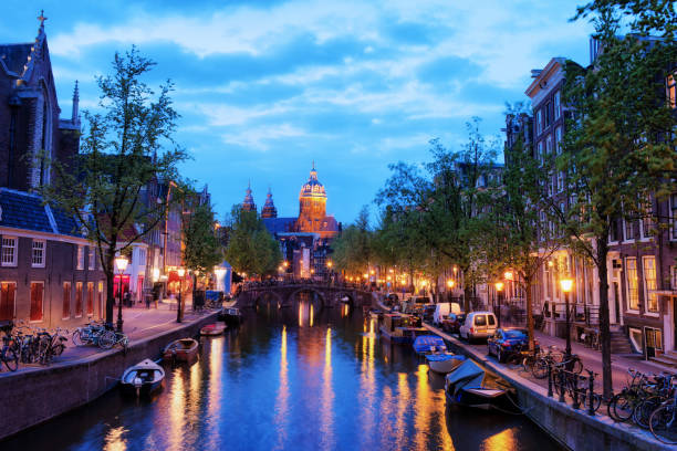 istock Evening in City of Amsterdam 989291686