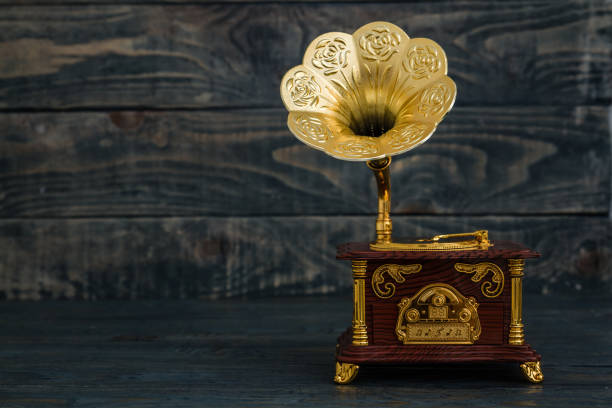 istock Vintage Phonograph Gramofon Music Box 989292942