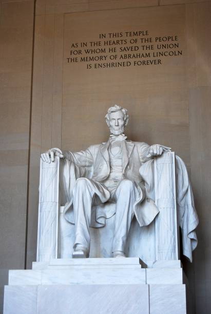 istock Washington - Lincoln Memorial 989305046