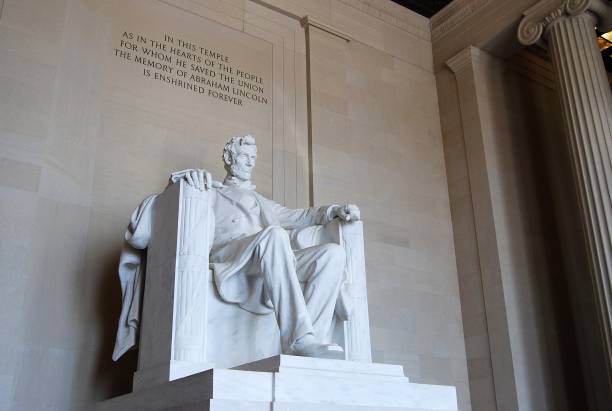 istock Washington - Lincoln Memorial 989305064