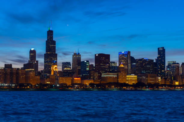 istock Beautiful Chicago city skyline 989311846