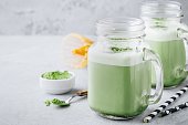 vanille-gr%C3%BCntee-matcha-smoothie-im-einmachglas.jpg?b=1&s=170x170&k=20&c=ohZ1dmp-xe8TEvC5kLUz-1GbCuA9irlVnRjHwL3aNUQ=