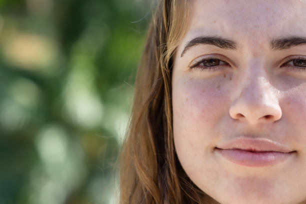 istock Close view young woman 989412066