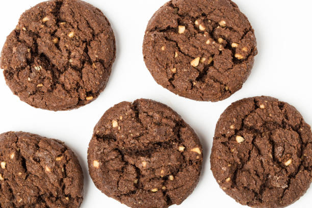 istock Chocolate chip cookies isolated on white background 989442318