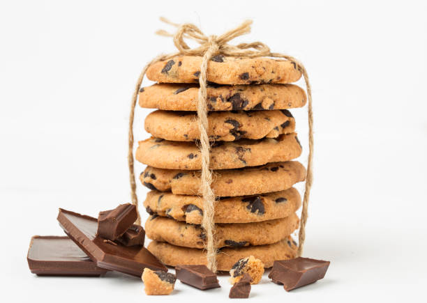 istock Chocolate chip cookies isolated on white background 989442744