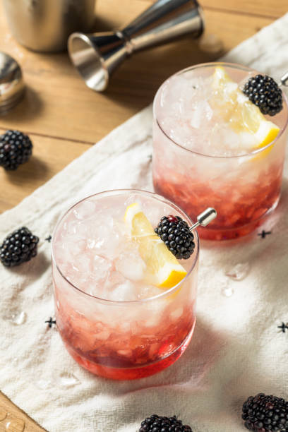 istock Alcoholic Blackberry Gin Bramble Cocktail 989445840