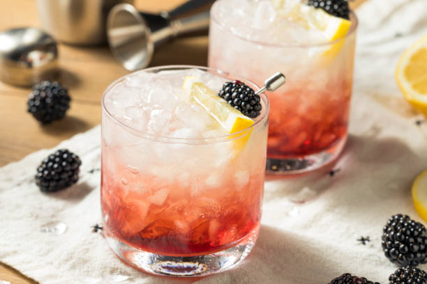 istock Alcoholic Blackberry Gin Bramble Cocktail 989445868