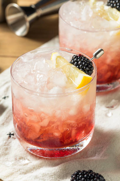 istock Alcoholic Blackberry Gin Bramble Cocktail 989446454