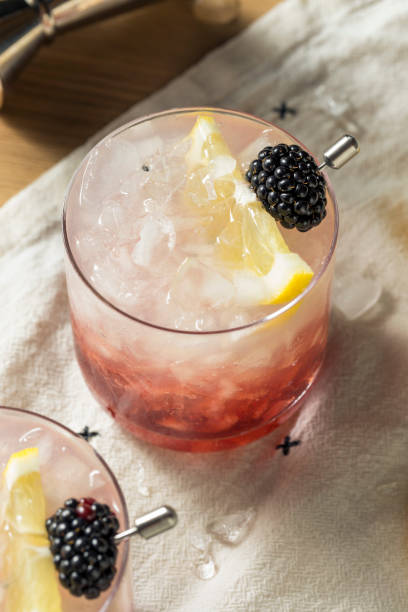 istock Alcoholic Blackberry Gin Bramble Cocktail 989446688