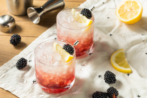 istock Alcoholic Blackberry Gin Bramble Cocktail 989446726