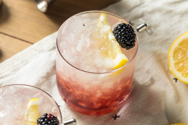 istock Alcoholic Blackberry Gin Bramble Cocktail 989447238