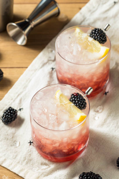 istock Alcoholic Blackberry Gin Bramble Cocktail 989447362