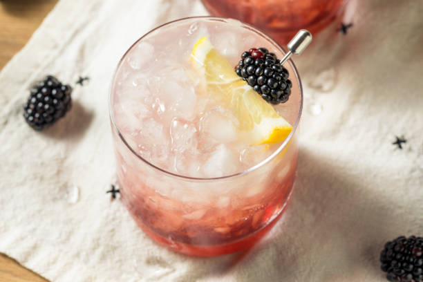 istock Alcoholic Blackberry Gin Bramble Cocktail 989447976