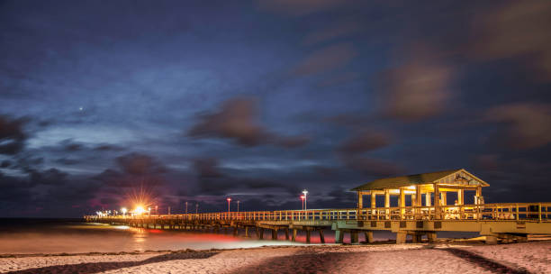 istock Lauderdale-by-the-Sea Pier at Sunrise 989448264