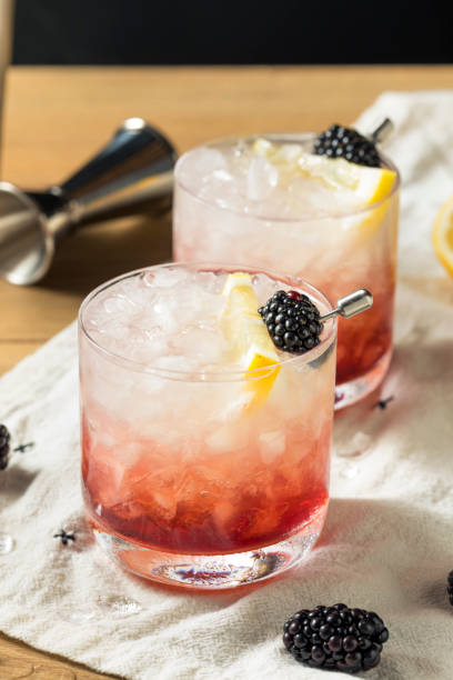 istock Alcoholic Blackberry Gin Bramble Cocktail 989450724
