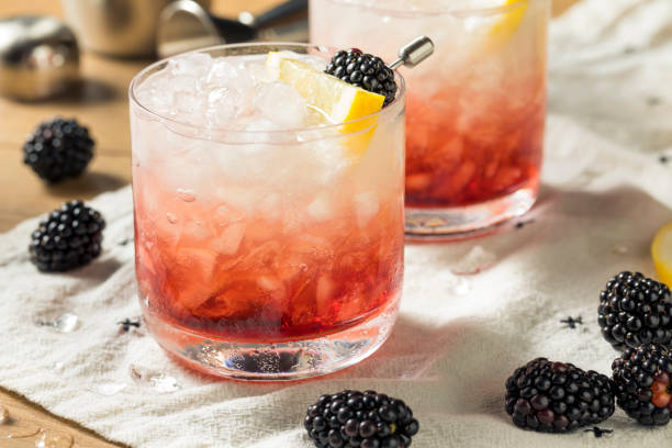 istock Alcoholic Blackberry Gin Bramble Cocktail 989451126