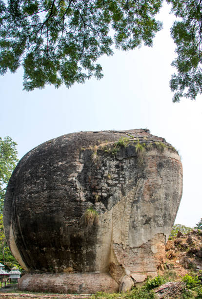 istock Myanmar: Lions Of Stone 989451312